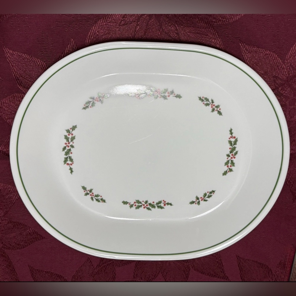 Corelle Vintage Holly Days 12” x  10” Oval Serving Platter Christmas